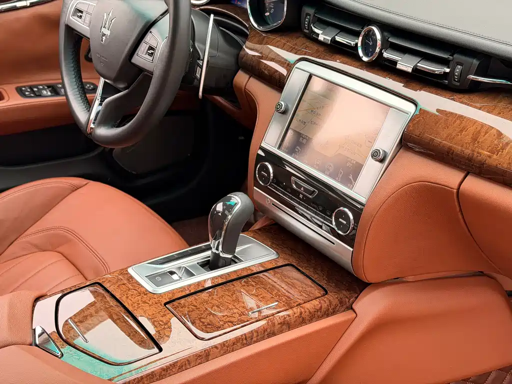 Maserati Quattroporte 2017 — фото 13