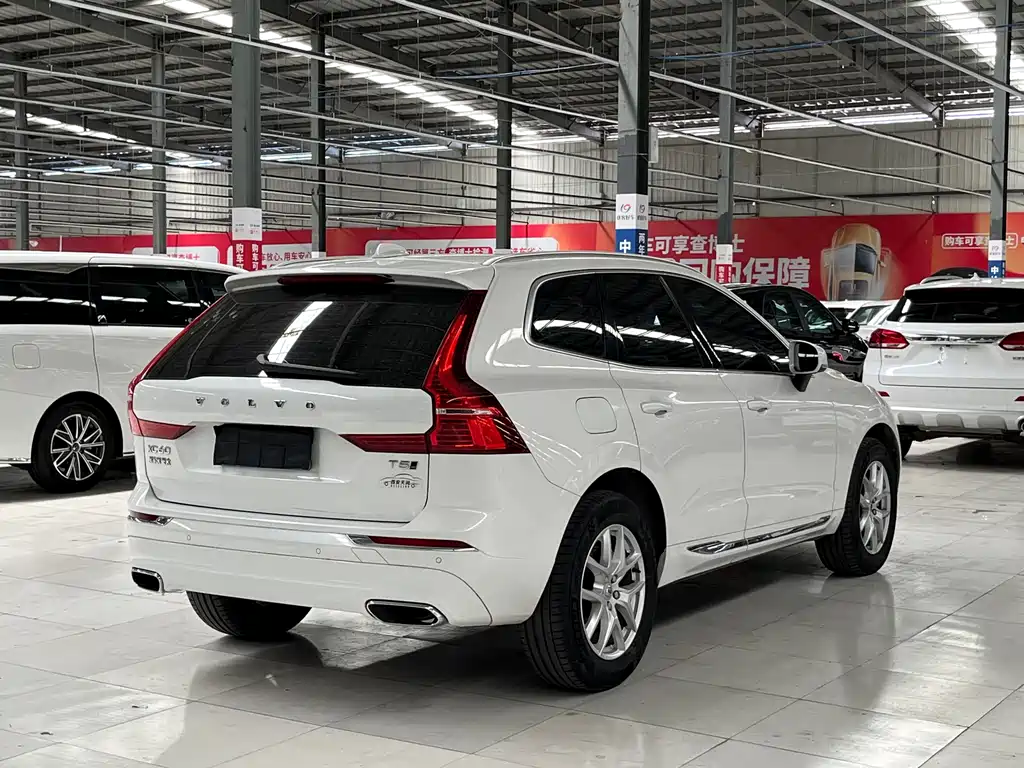 Volvo XC60 2021 — фото 16
