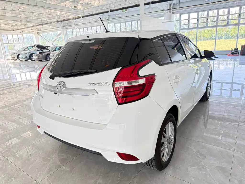 Toyota Yaris L 2018 — фото 5