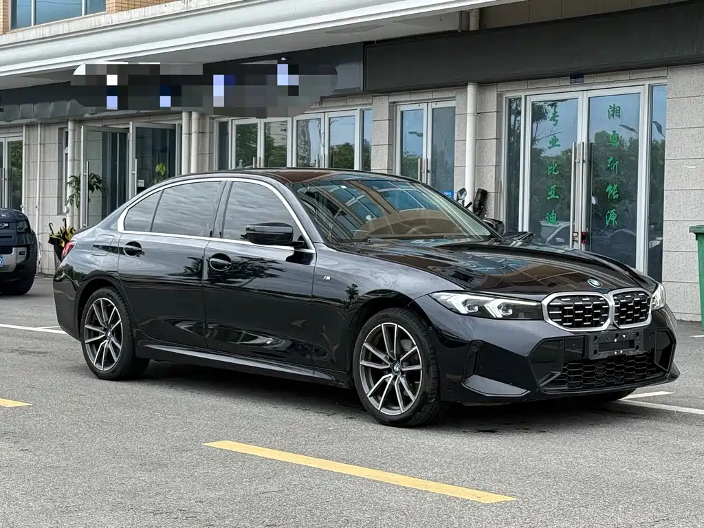 BMW 3 Series 2023 — фото 1