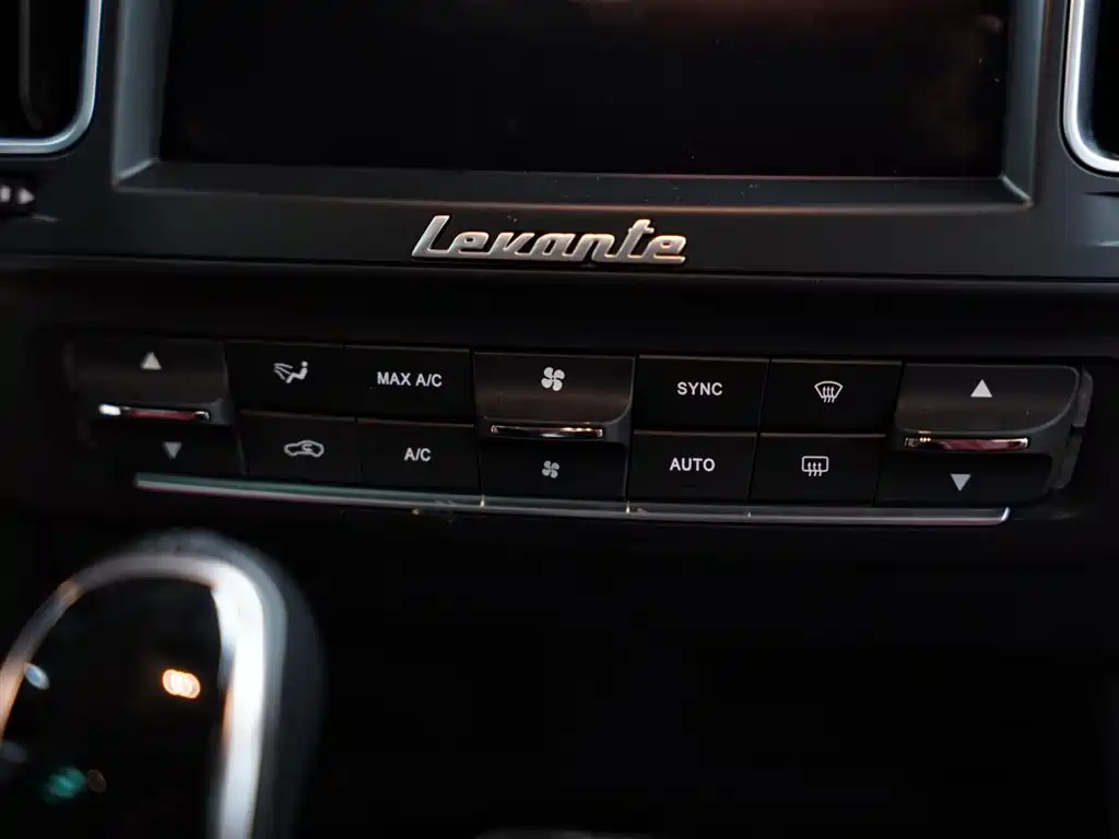 Maserati Levante 2018 — фото 47