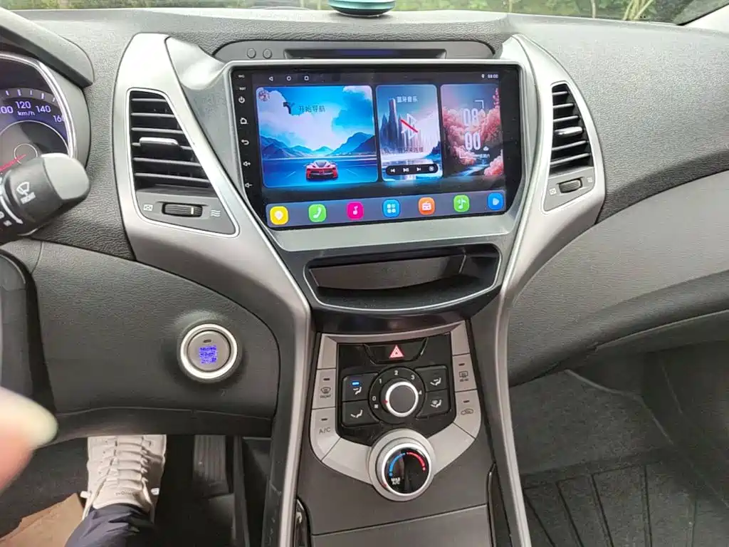 Hyundai Elantra 2015 — фото 13
