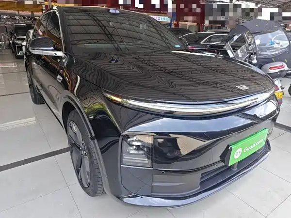 Li Auto L6 2025