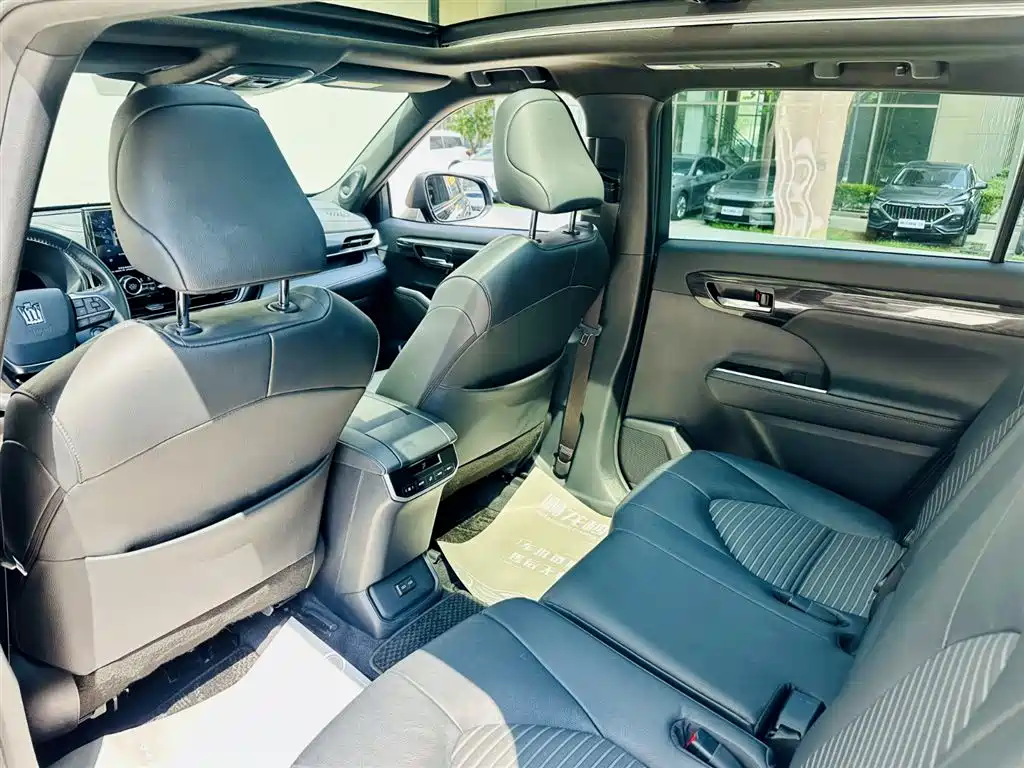 Toyota Crown Kluger 2023 — фото 10