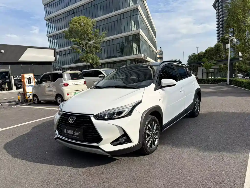 Toyota Yaris L 2020 — фото 1