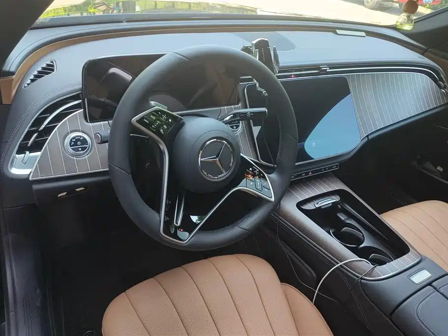 Mercedes-Benz E-Class 2024 — фото 12