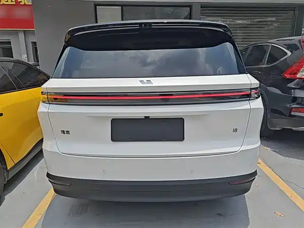 Li Auto i8 2025