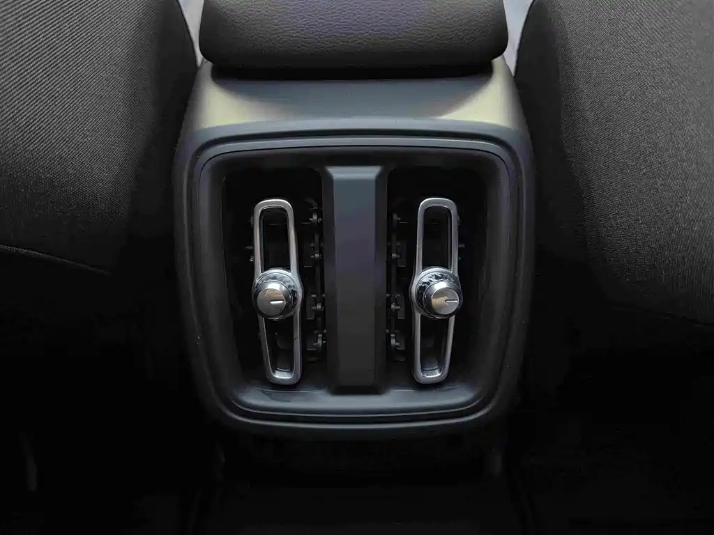 Volvo XC40 2021 — фото 13