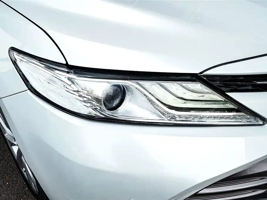 Toyota Camry 2018 — фото 20