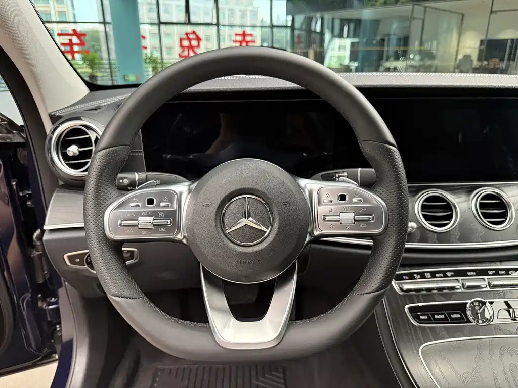 Mercedes-Benz E-Class 2019 — фото 9