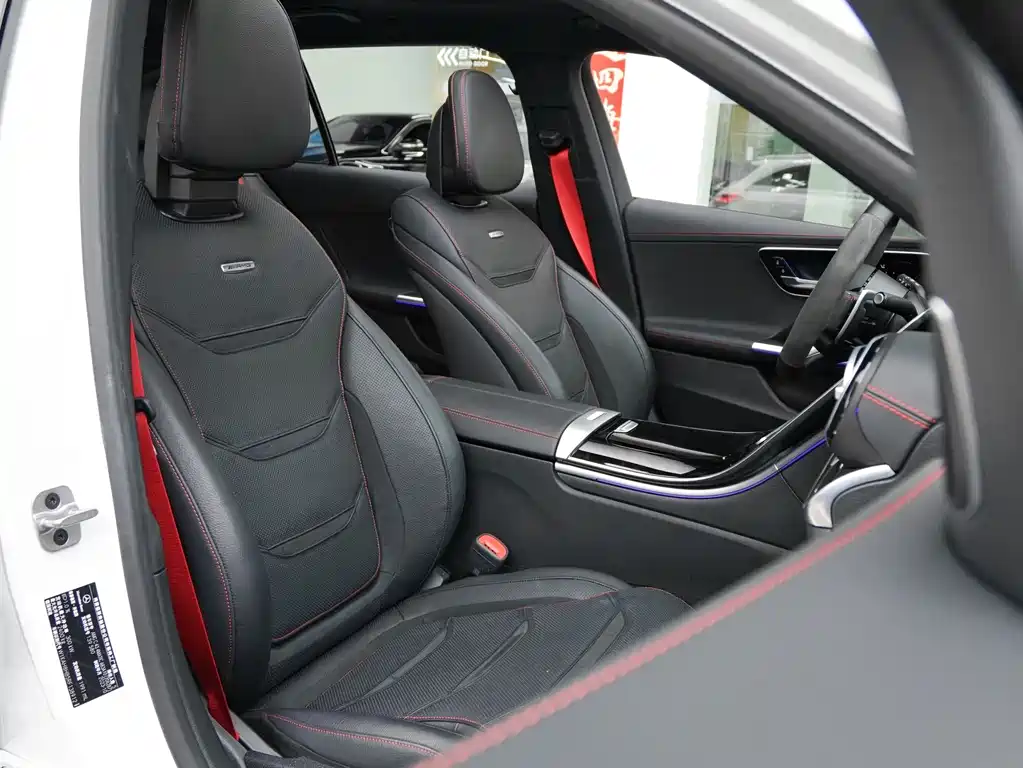 Mercedes-Benz C-Class AMG 2024 — фото 6