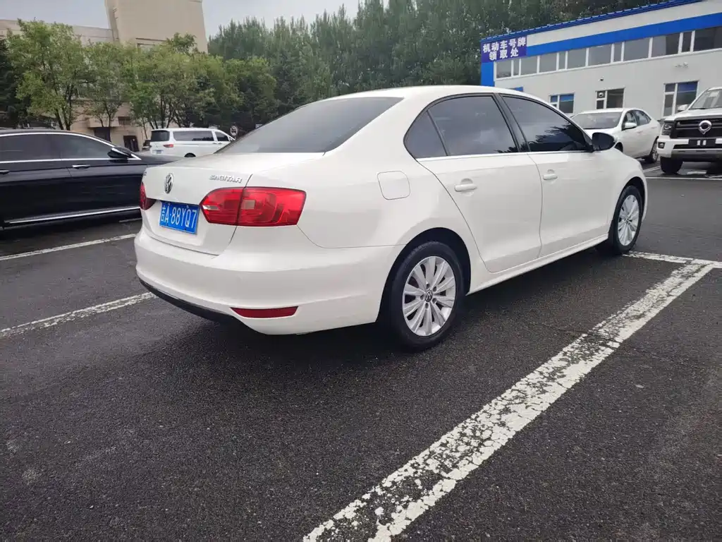 Volkswagen Sagitar 2014