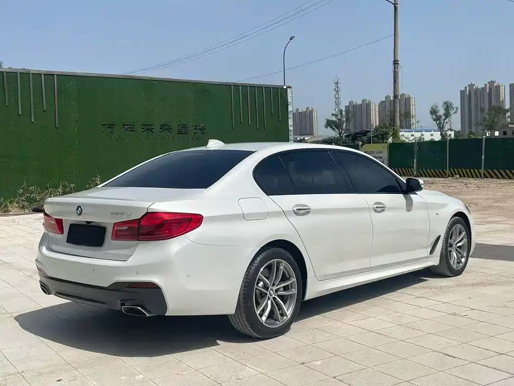 BMW 5 Series 2018 — фото 7