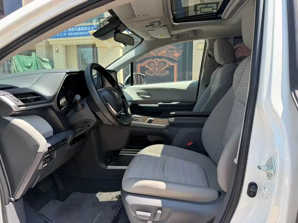 Toyota Sienna 2023