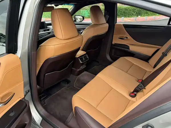 Lexus ES 2018