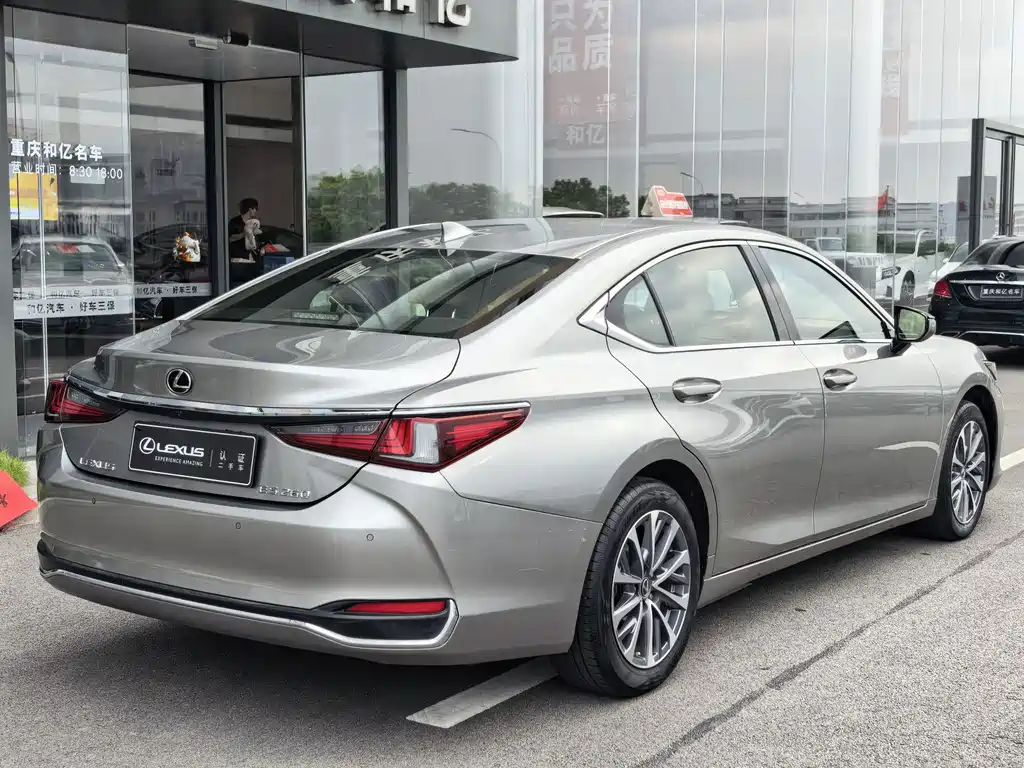 Lexus ES 2022 — фото 10