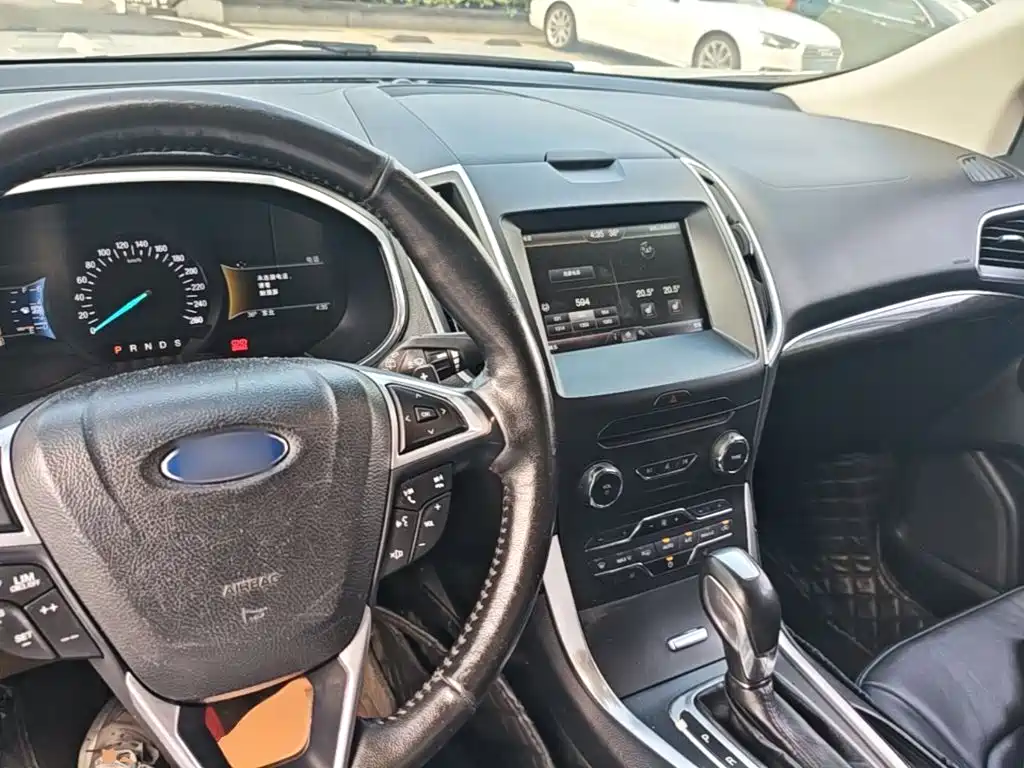 Ford Edge 2016 — фото 10