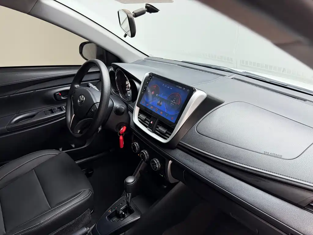 Toyota Yaris L 2022 — фото 18