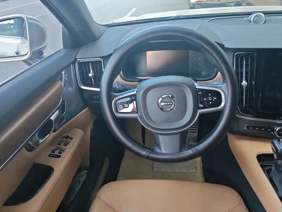 Volvo S90 2017 — фото 15