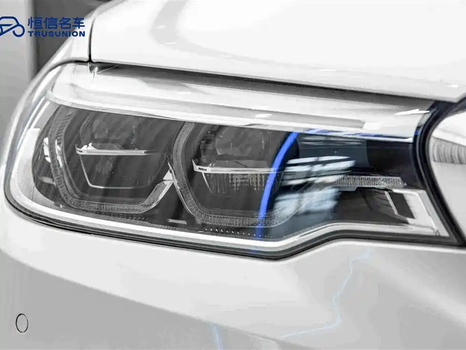 BMW 5 Series 2019 — фото 10