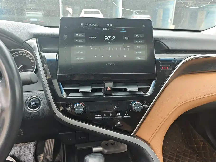 Toyota Camry 2023 — фото 13