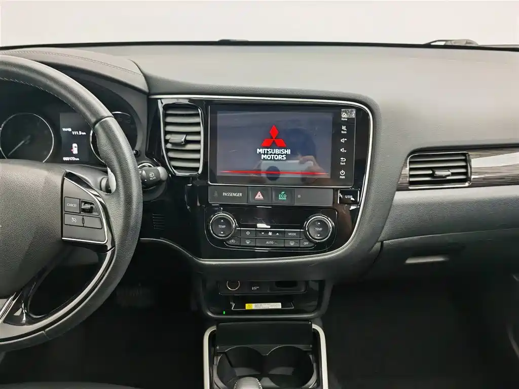 Mitsubishi Outlander 2020 — фото 12