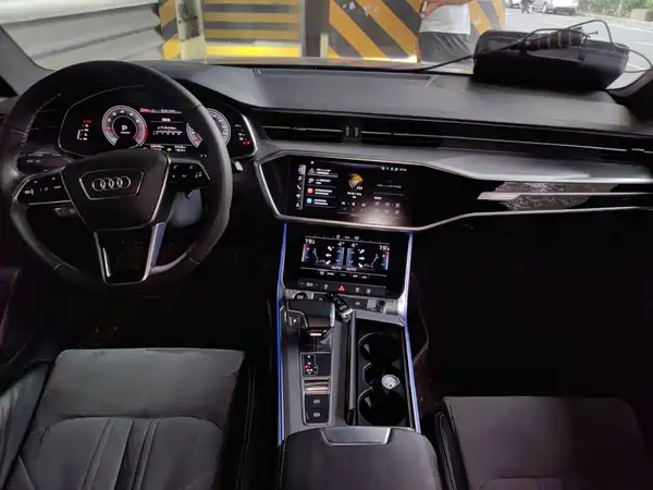Audi A6L 2022