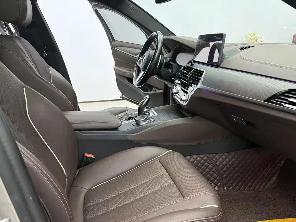 BMW 5 Series 2021 — фото 10