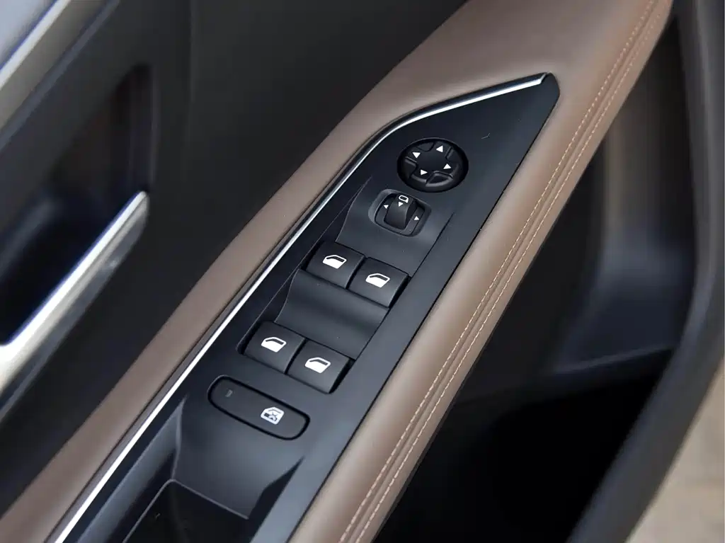 Peugeot 5008 2017 — фото 28