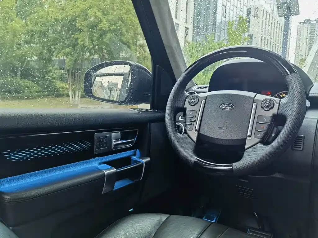 Land Rover Discovery 2015 — фото 18