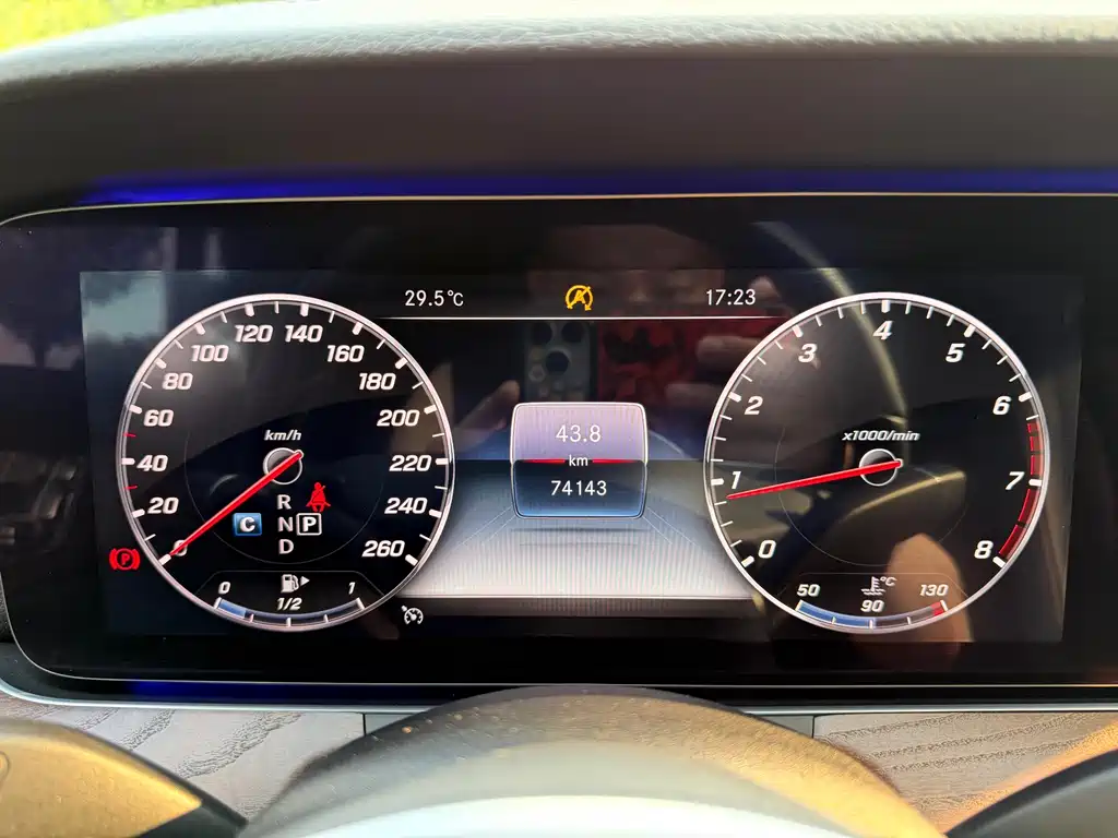 Mercedes-Benz E-Class 2019 — фото 11