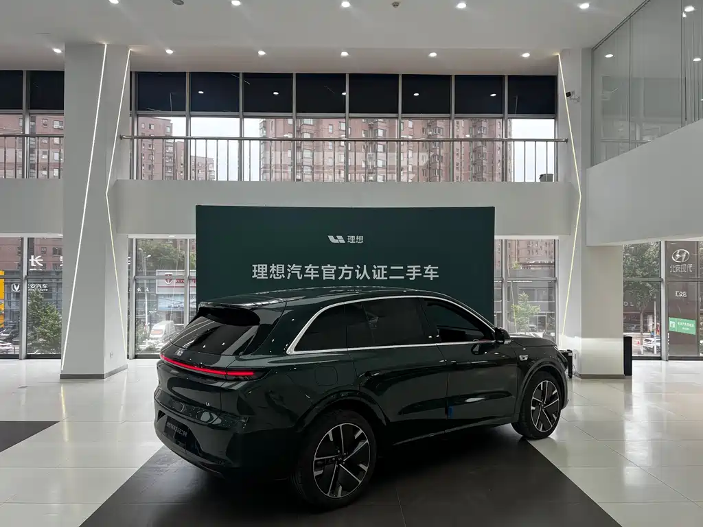 Li Auto Li L6 2025