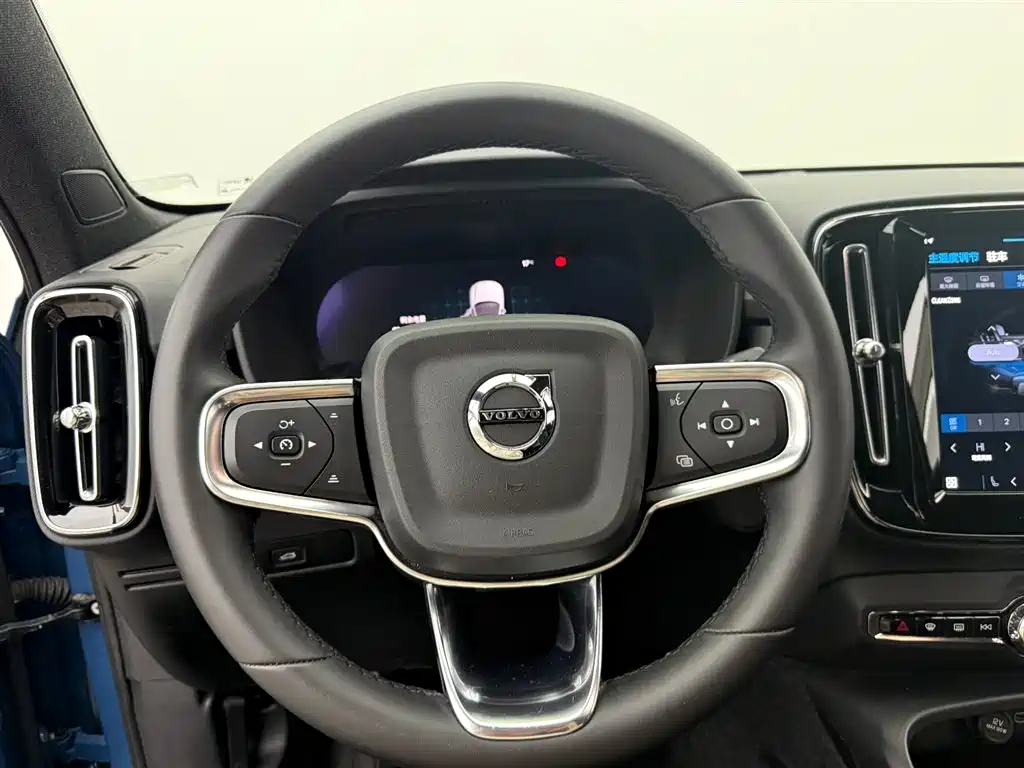 Volvo C40 2023 — фото 7