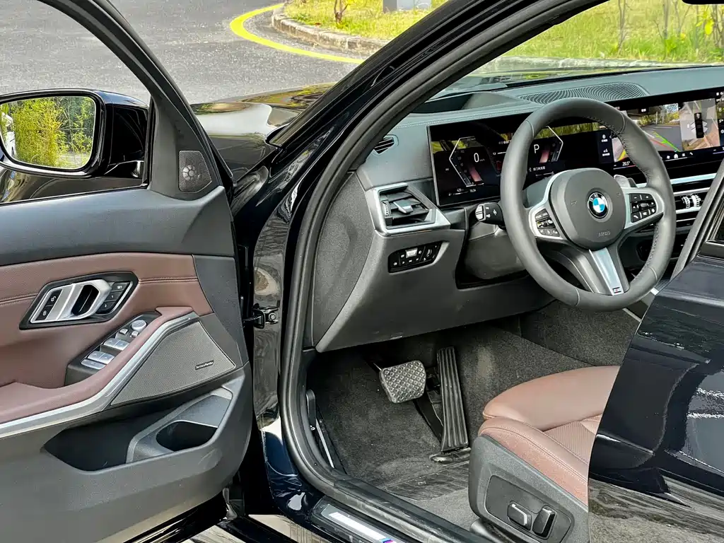 BMW 3 Series 2024 — фото 14