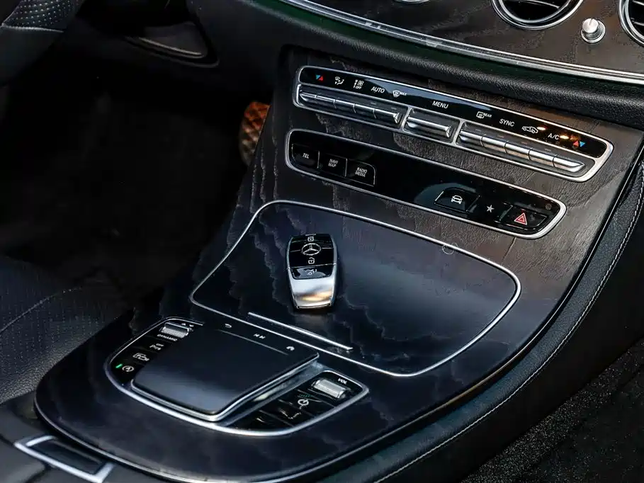 Mercedes-Benz E-Class 2021 — фото 26