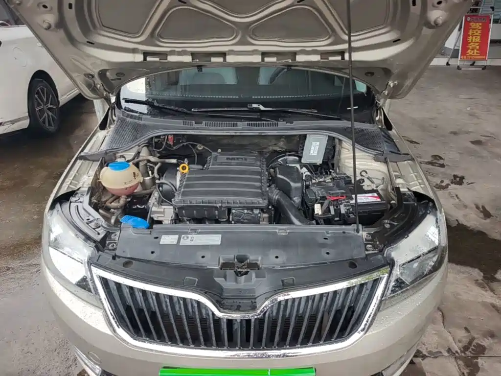 Skoda Rapid 2017 — фото 20