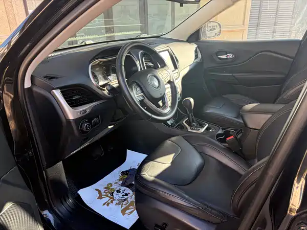 Jeep Cherokee 2016