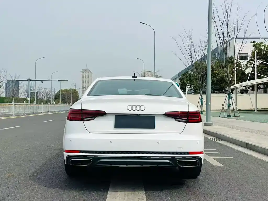 Audi A4L 2019 — фото 14