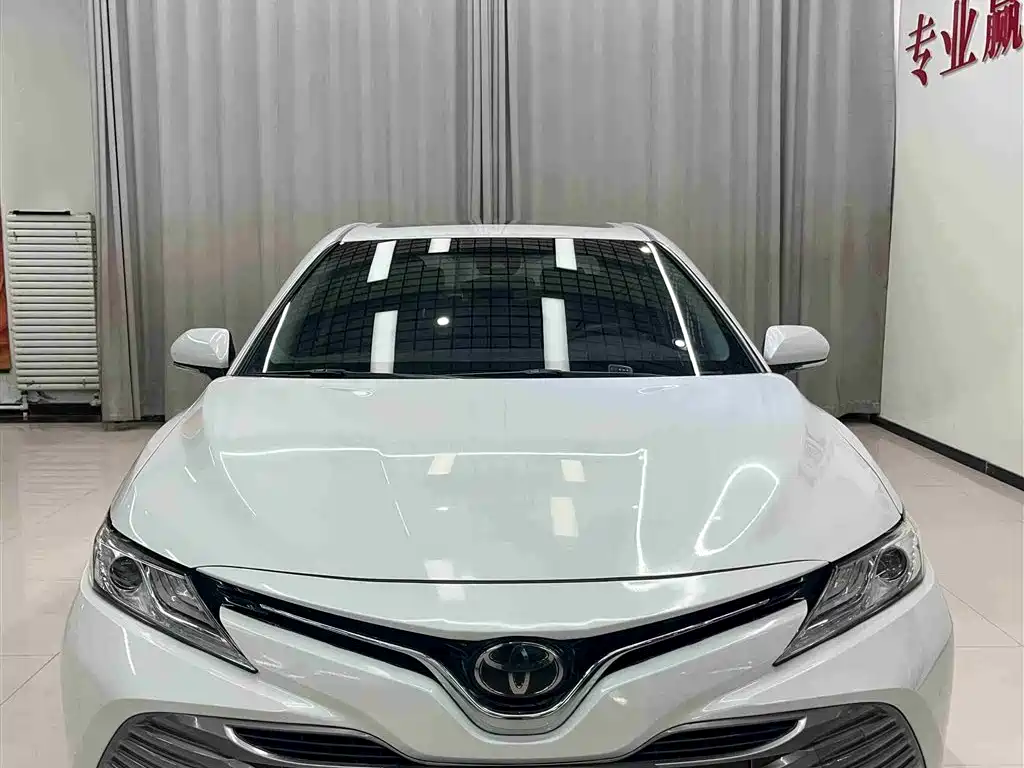 Toyota Camry 2019 — фото 2