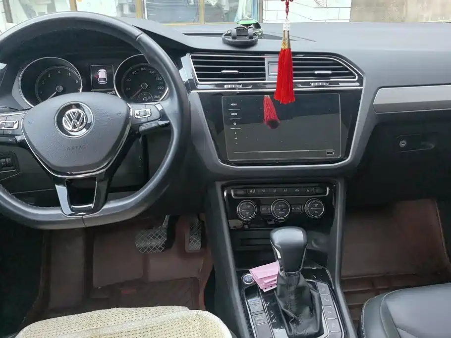 Volkswagen Tiguan L 2020 — фото 11