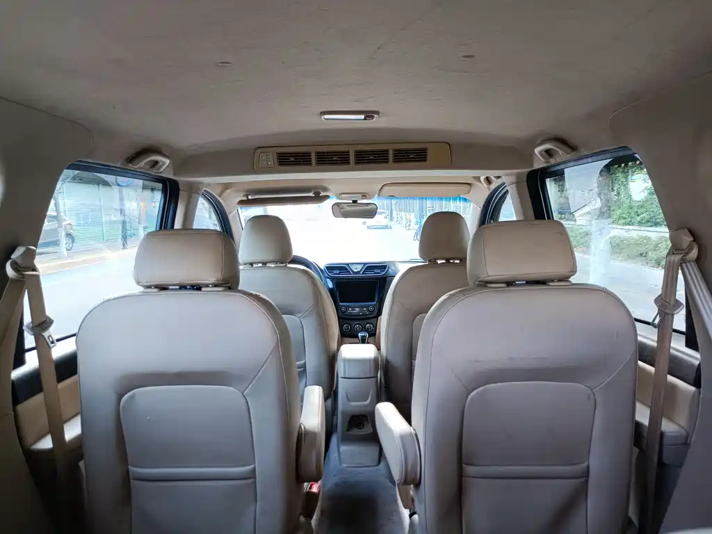 Wuling Hongguang 2015 — фото 30