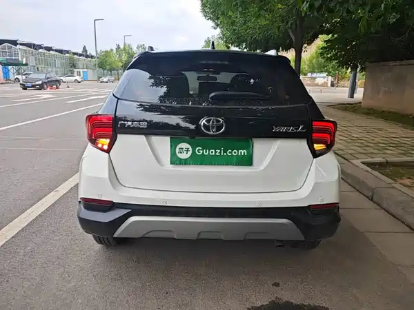 Toyota Yaris L 2021