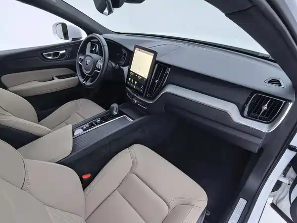 Volvo XC60 2025