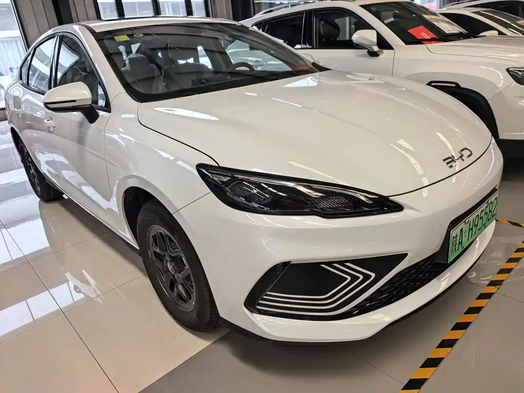 BYD Seal 05 DM-i 2026 — фото 3
