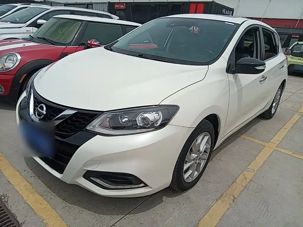 Nissan Tiida 2020 — фото 1