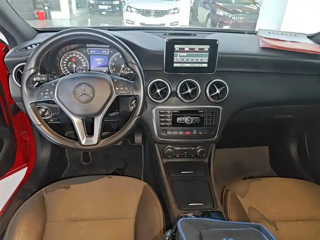 Mercedes-Benz A-Class 2015 — фото 10