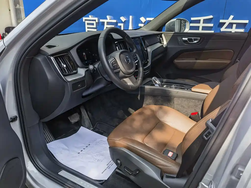 Volvo XC60 2024 — фото 10