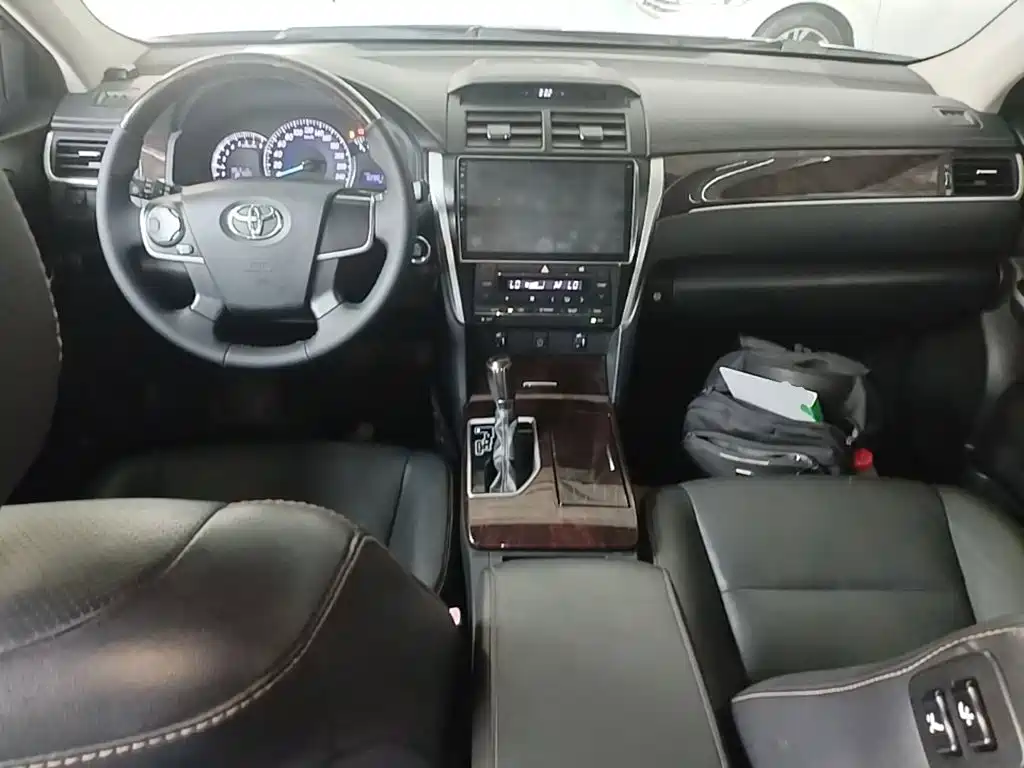 Toyota Camry 2016 — фото 10