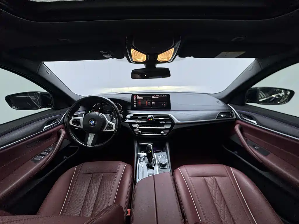 BMW 5 Series 2021 — фото 16