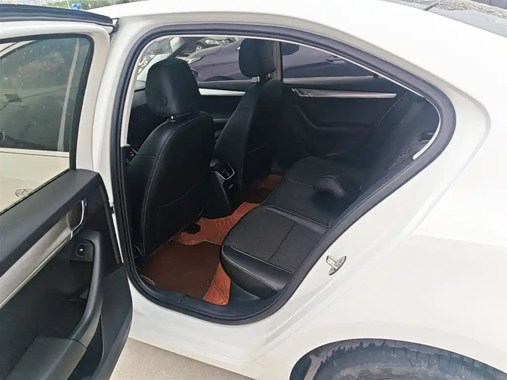 Skoda Octavia 2019 — фото 17